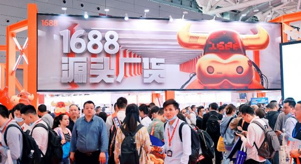 小红书博主挤爆深圳礼品展，超20万新兴买家涌入源头厂货馆