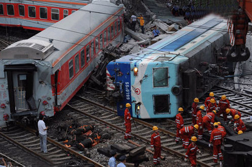 正运行至胶济铁路上的t195次旅客列车与5034次旅客列车相撞,酿成72人
