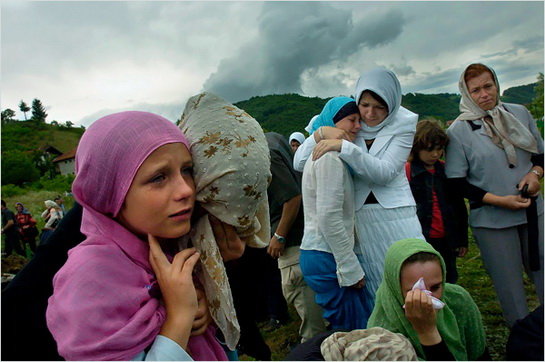 与这部分塞尔维亚人不同的是,波黑许多非塞尔维亚族人视他为在战争