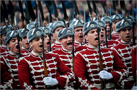 阅兵式上的保加利亚士兵.